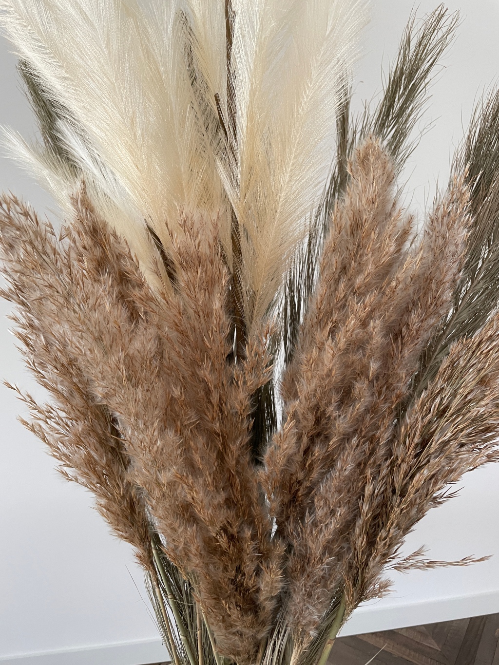 A touch of luxury: pampas feathers